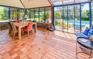Maisons de vacances Awesome Home In Loire Authion With Heated Swimming Pool, Private Swimming Pool And 5 Bedrooms : photos des chambres