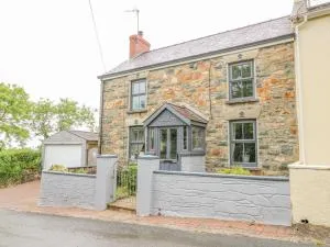 Greenbanks - Llanychaer