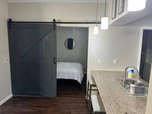 Trendy, upscale apartment!