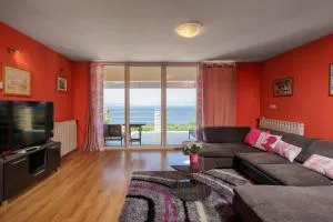 Colourful Seaview Apartment - Happy Rentals - Urinj