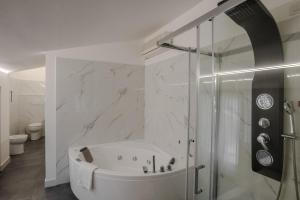 King Room with Spa Bath