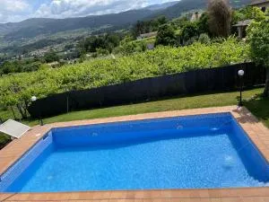 Chalet casa con piscina en ARBO Vigo - A Almuina