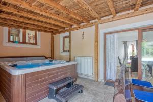 Villa Simac With Pool and Whirlpool - Happy Rentals 