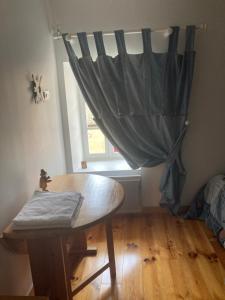 Sejours chez l'habitant CHAMBRE JEAN'S CHEZ L'HABITANT a LAMBALLE : photos des chambres