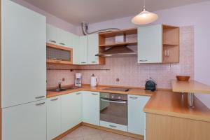 Charming Seafront Stay at Villa Mara