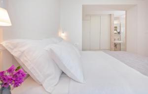 Elegant Seafront Stay - Villa Mila