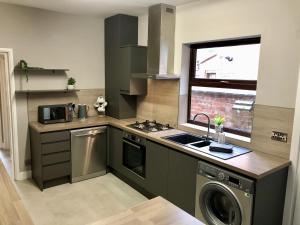 Executive or Large Family 5-bed House - Hosted by Hutch Lifestyle