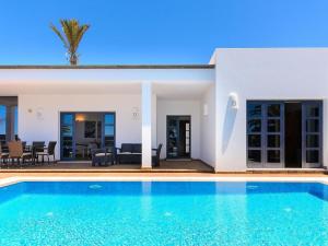 obrázek - Beautiful holiday home in Playa Blanca with pool