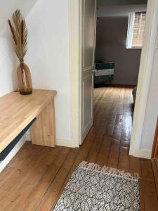 Maisons de vacances Downtown cozy cottage - 4 pl - : photos des chambres