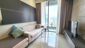 Balcony Unit @ Robertson Residence 18f
