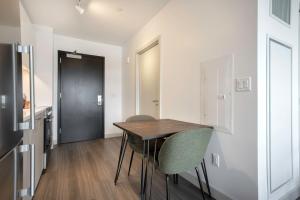 Kendall Sq Studio w Gym WD by MIT MGH River BOS-67