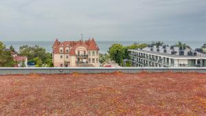 Par La Mer, Sun & Snow