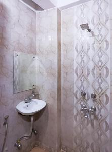 Hotel Green High - Laxmi Nagar Metro Gate No 5