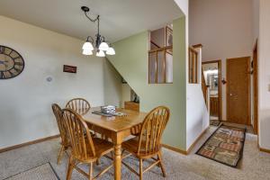 Cozy Condo with Balcony and Mtn View in Silverthorne!