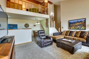 Cozy Condo with Balcony and Mtn View in Silverthorne!