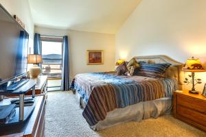 Cozy Condo with Balcony and Mtn View in Silverthorne!