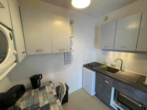 Appartements Studio Cabine avec Balcon et Parking Pres de la Plage - St-Jean-de-Monts - FR-1-224C-284 : photos des chambres