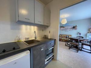 Appartements Studio Cabine avec Balcon et Parking Pres de la Plage - St-Jean-de-Monts - FR-1-224C-284 : photos des chambres