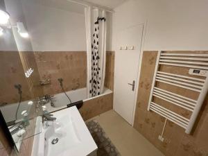 Appartements Studio Cabine avec Balcon et Parking Pres de la Plage - St-Jean-de-Monts - FR-1-224C-284 : photos des chambres