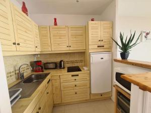 Appartement Face Mer, 3 Pièces, 4 Couchages avec Balcon, Parking Privé, 2 Étoiles - Saint-Jean-de-Monts - FR-1-224C-113