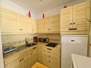 Appartement Face Mer, 3 Pièces, 4 Couchages avec Balcon, Parking Privé, 2 Étoiles - Saint-Jean-de-Monts - FR-1-224C-113