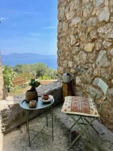 Maisons de vacances charmante bergerie a Cargese tres belle vue mer avec jardin : photos des chambres
