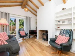 Pass the Keys Spacious family home with parking - Midford