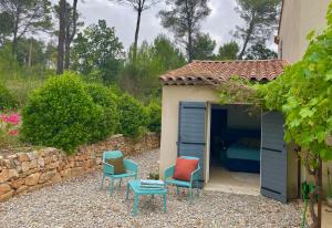 Villas Mas provencal contemporain piscine et tennis : photos des chambres