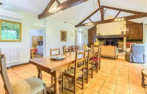 Maisons de vacances Amazing Home In Souillac With Outdoor Swimming Pool, Wifi And 3 Bedrooms : photos des chambres