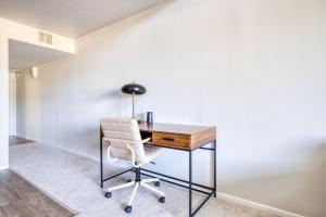 Woodland Hills 1BR w Gym WD Pool nr 101 LAX-681