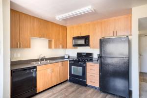 Woodland Hills 1BR w Gym WD Pool nr 101 LAX-681