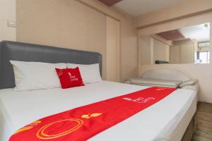RedLiving Apartemen Gateway Cicadas - Premium Property