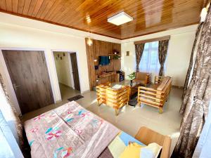 Yepplo Holiday Home - Complimentary Breakfast - 24 hrs Caretaker & Power Backup