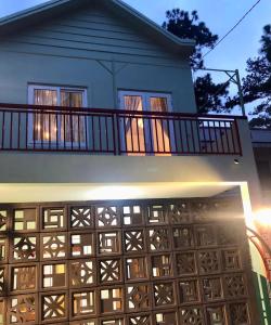 Nhà 3 Phòng Ngủ (Three-Bedroom House)