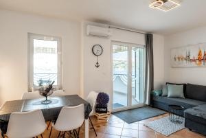 Pool apartment Adriana