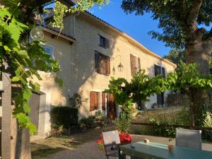 Maisons d'hotes Les Deux Chevaux Chambres d’Hotes : photos des chambres