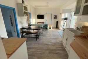 Maisons de vacances Logement pour 4 adultes a 800m des plages : photos des chambres