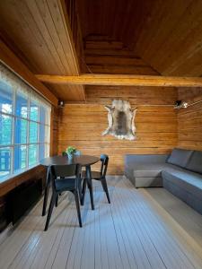 Black Work Levi Autti