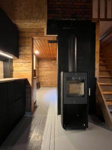 Black Work Levi Autti