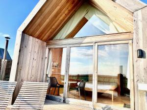 Lushna 10 Classic Suite at Lee Wick Farm Cottages & Glamping