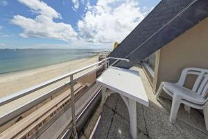 Appartements REF 266 LARMOR-PLAGE type T2 vue mer avec terrasse : photos des chambres