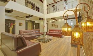 Blue Moon Residency Hotel & Restaurant