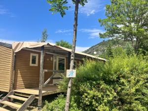 Campings Village de chalets et camping La Pierre de l'Aigle : photos des chambres