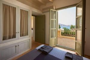 Ochre Dream, Beach front & Sunset villa Naousa