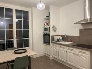 Appartements Logement 10 min des sanctuaires : Appartement 2 Chambres