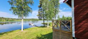 Mysig stuga med sjötomt, nära Järvsöbacken