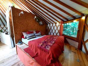 Maisons de vacances Belle et grande yourte dans une ferme en permaculture : photos des chambres