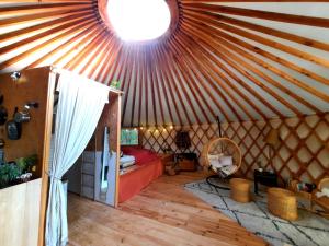 Maisons de vacances Belle et grande yourte dans une ferme en permaculture : photos des chambres