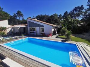 Maisons de vacances Maison avec jacuzzi et piscine a 900m plage, foret : photos des chambres