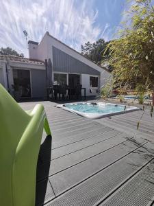 Maisons de vacances Maison avec jacuzzi et piscine a 900m plage, foret : photos des chambres